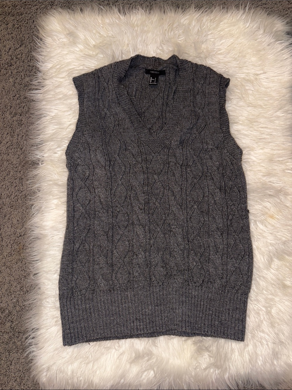 Forever 21 Men’s Gray Cable Knit V-Neck Sweater Vest